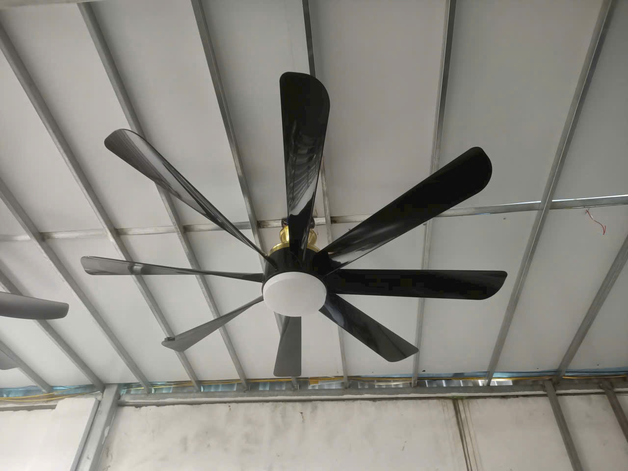 Quạt trần 8 cánh màu đen - Quạt Trần đèn Tâm An